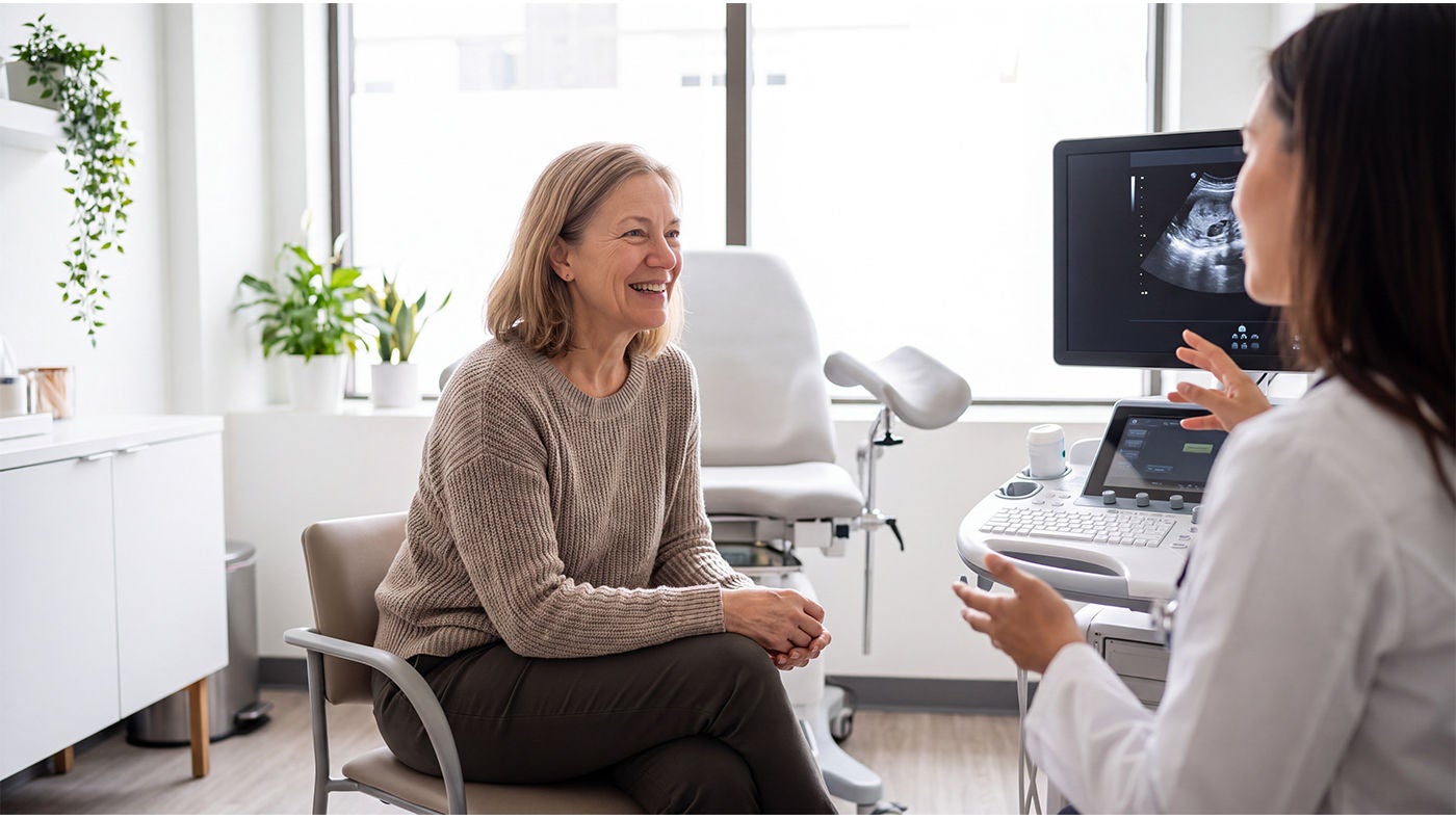  Female patient consulting a doctor